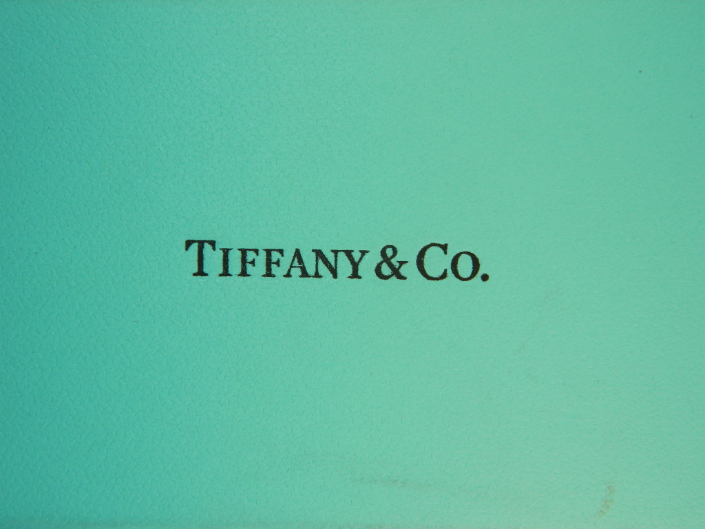 Тиффани перевод. Фирменный знак Тиффани. Тиффани надпись. Tiffany co логотип. Шрифтовой логотип Тиффани.